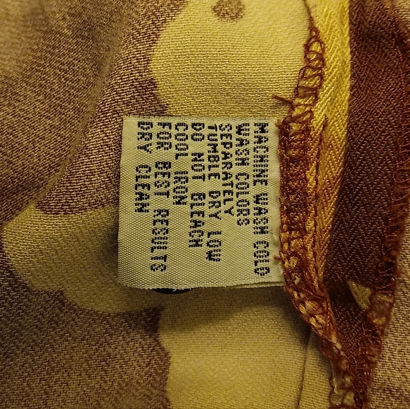 Tommy Bahama Size: L - Hawaiian Brown Florial Button Down - Picture 5 of 6